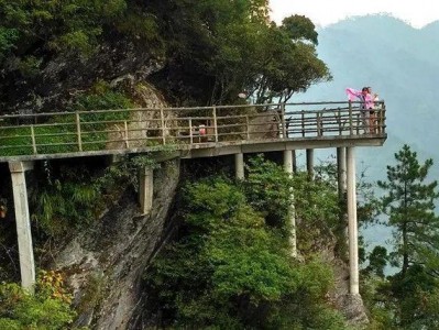 南昌华蓥山：天坑湖、玻璃栈道、瀑布群，探秘自然奇观